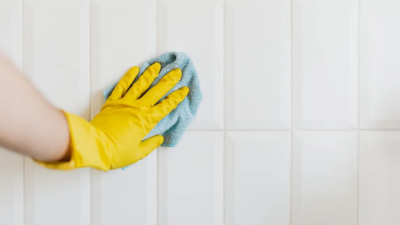 Cómo limpiar los azulejos del baño: trucos efectivos para un brillo impecable